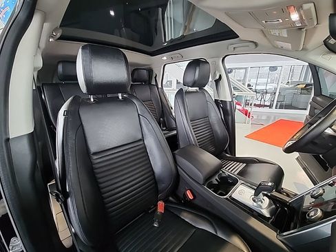 Used 2020 Land Rover Range Rover Velar R-Dynamic S image 39