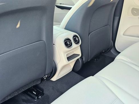 New 2026 Mercedes-Benz GLC 300 4MATIC image 23