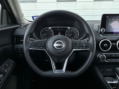 Used 2025 Nissan Sentra SV image 29