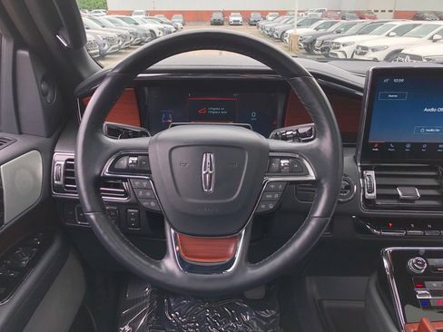 Used 2022 Lincoln Navigator Reserve image 16