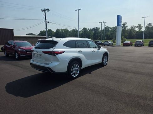 Used 2021 Toyota Highlander Limited AWD/4WD image 3