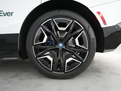Used 2023 BMW iX xDrive50 w/ Sport Package image 9