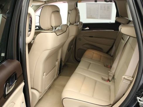 Used 2021 Jeep Grand Cherokee Overland AWD/4WD image 26