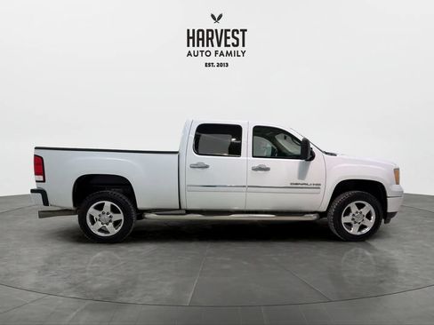 Used 2014 GMC Sierra 2500 Denali w/ Suspension Package, Off-Road image 9