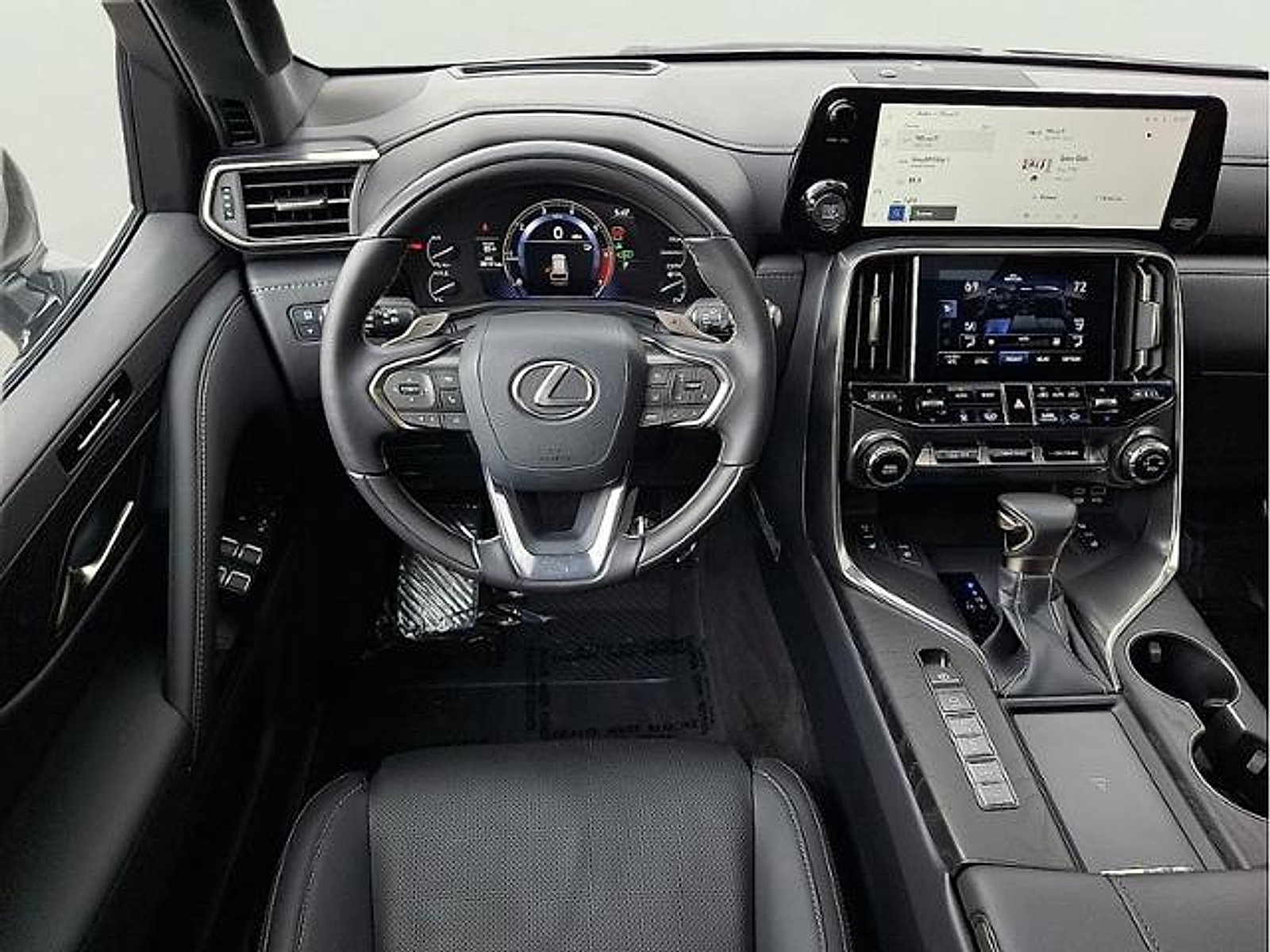 Used 2024 Lexus LX 600 4WD w/ Appearance Package image 9