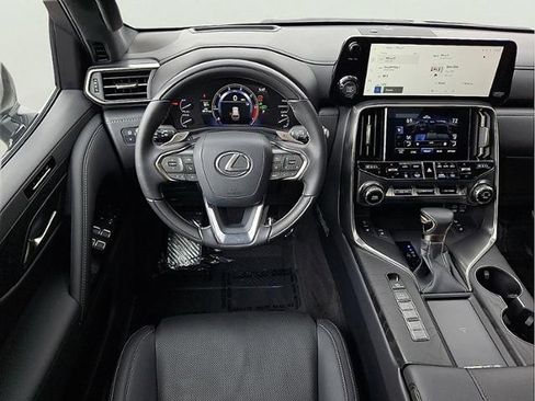Used 2024 Lexus LX 600 4WD w/ Appearance Package image 9