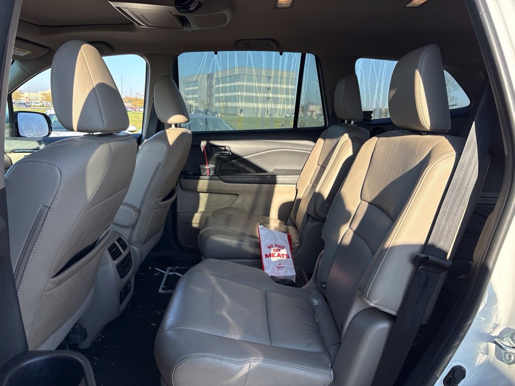 Used 2022 Honda Pilot Touring image 16