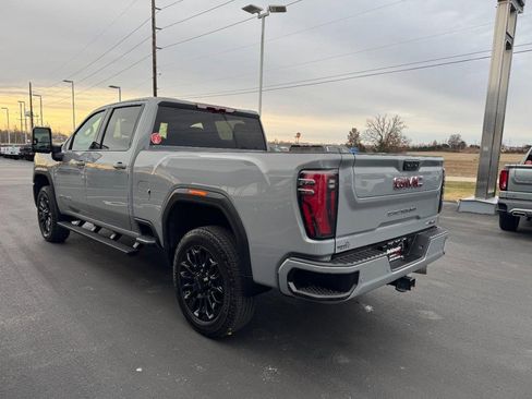 Used 2024 GMC Sierra 2500 AT4 image 8