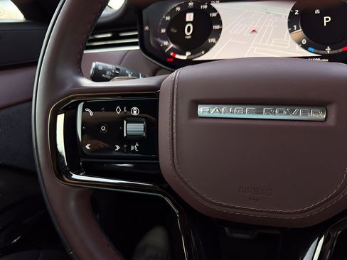 Used 2025 Land Rover Range Rover Sport Dynamic SE image 17
