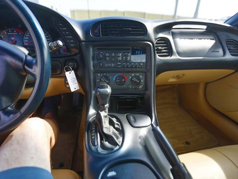 Used 2002 Chevrolet Corvette Coupe RWD image 10