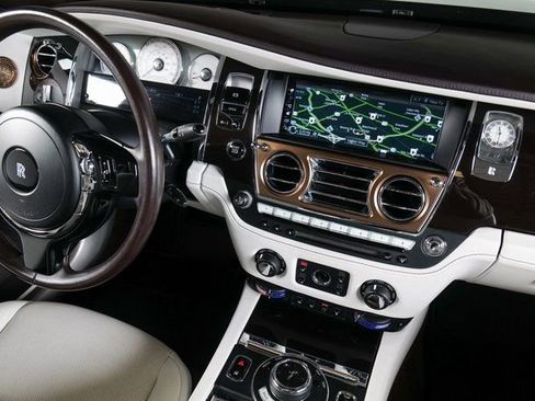 Used 2018 Rolls-Royce Dawn image 21