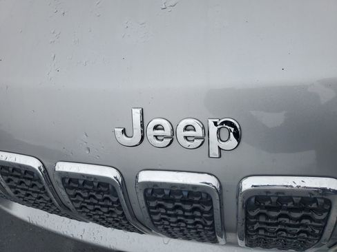 Used 2019 Jeep Cherokee Latitude Plus image 10