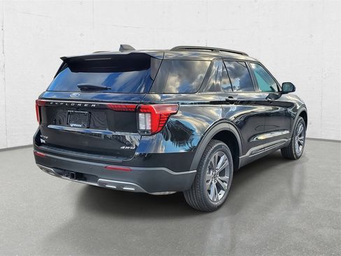 New 2026 Ford Explorer Active w/ Active Comfort Package image 7