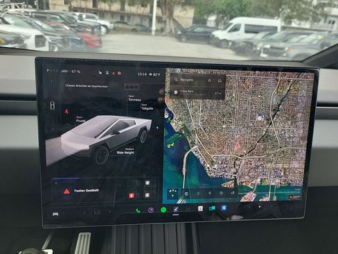 Used 2025 Tesla Cybertruck AWD Crew Cab image 31