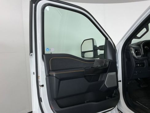Used 2024 Ford F450 Platinum w/ FX4 Off-Road Package image 16
