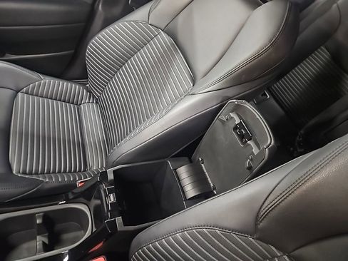 Used 2023 Toyota Corolla Cross XSE image 16