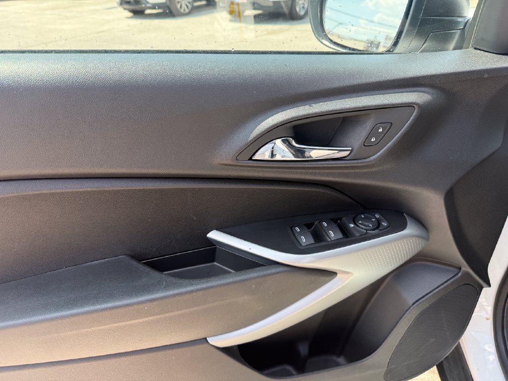 Used 2025 Chevrolet Trax LS FWD image 24