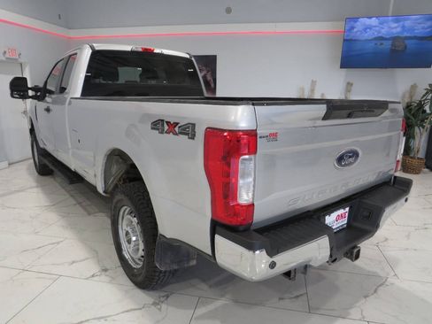 Used 2018 Ford F250 XL w/ Power Equipment Group AWD/4WD image 5