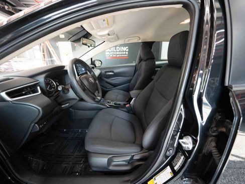 Used 2020 Toyota Corolla LE FWD image 9