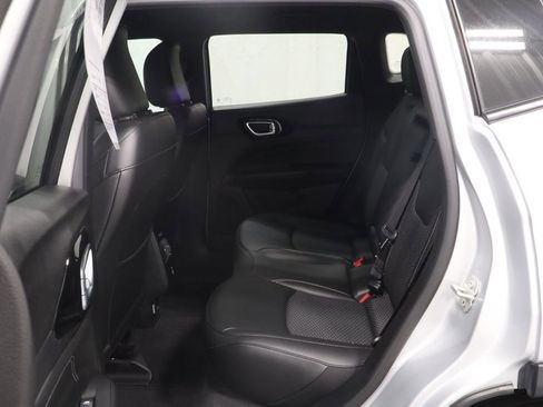Used 2024 Jeep Compass Latitude w/ Convenience Group AWD/4WD image 15