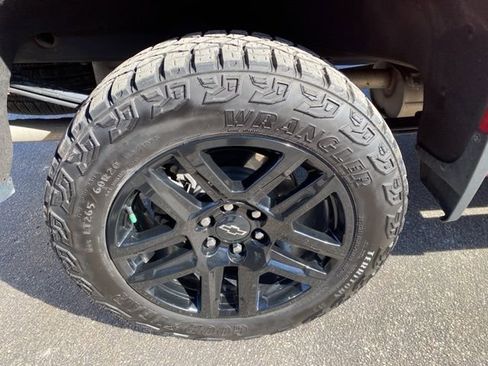 Used 2025 Chevrolet Silverado 1500 LT Trail Boss w/ Dark Appearance Package image 10