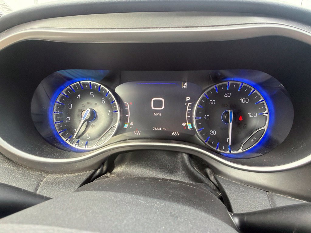 Used 2022 Chrysler Pacifica Touring-L FWD image 18
