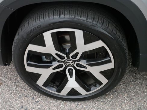 Used 2023 Volkswagen Taos SEL image 15