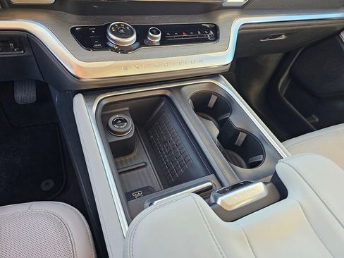 Certified 2025 Ford Expedition Max Platinum image 24