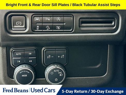 Certified 2023 Chevrolet Suburban Z71 w/ Luxury Package AWD/4WD image 12