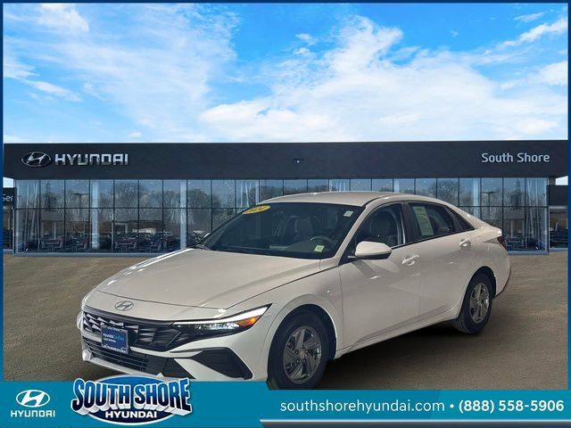 Certified 2024 Hyundai Elantra SE FWD image 4