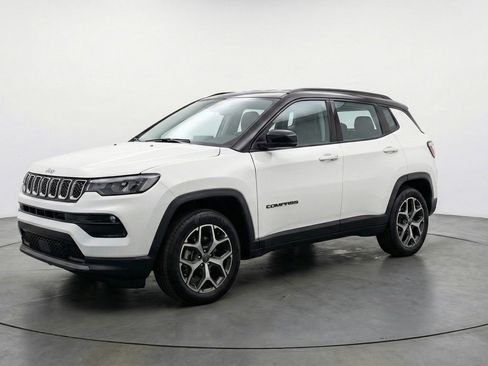 Used 2025 Jeep Compass Limited AWD/4WD image 3