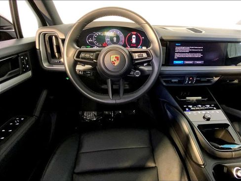 Certified 2024 Porsche Cayenne AWD/4WD image 13