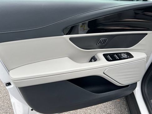 New 2026 Lincoln Nautilus Premier AWD/4WD image 11