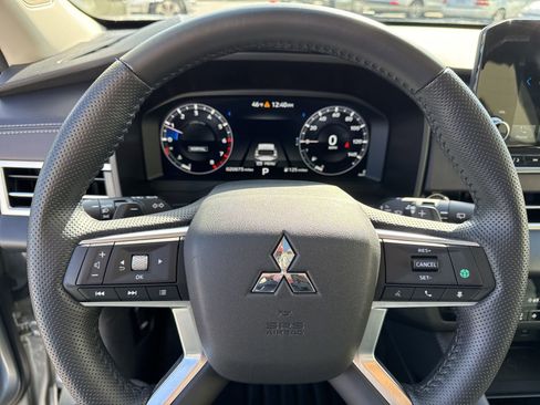 Used 2024 Mitsubishi Outlander SE Black Edition image 33