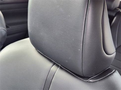 Used 2020 Toyota Highlander XLE image 11