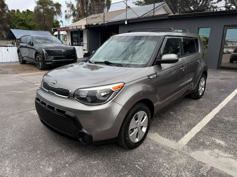Used 2015 Kia Soul FWD image 1