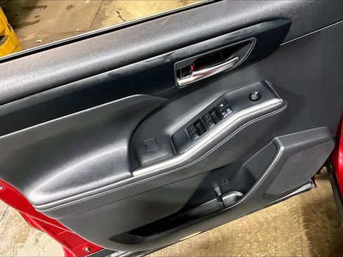 Used 2020 Toyota Highlander XLE image 36