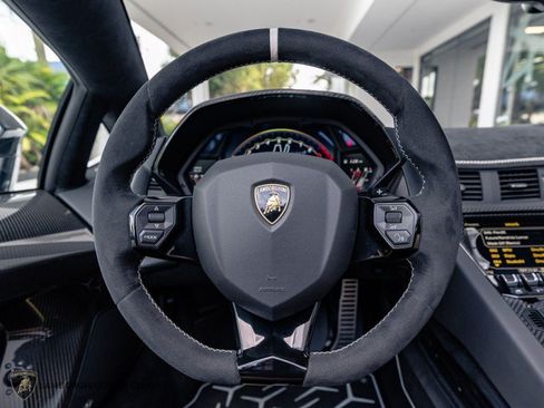 Used 2021 Lamborghini Aventador SVJ AWD/4WD image 31