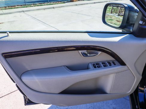 Used 2016 Volvo XC70 T5 Platinum w/ Protection Package image 36