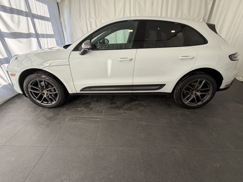 Certified 2025 Porsche Macan image 2