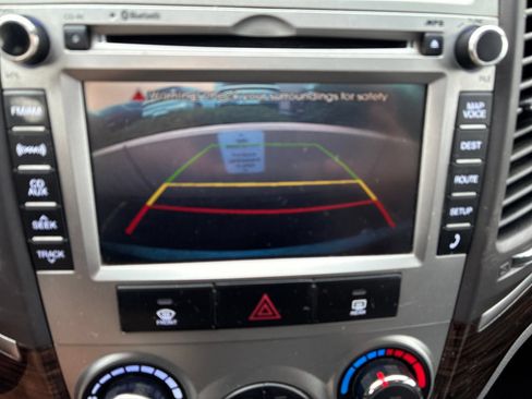 Used 2011 Hyundai Santa Fe SE w/ Premium Pkg 3 FWD image 9