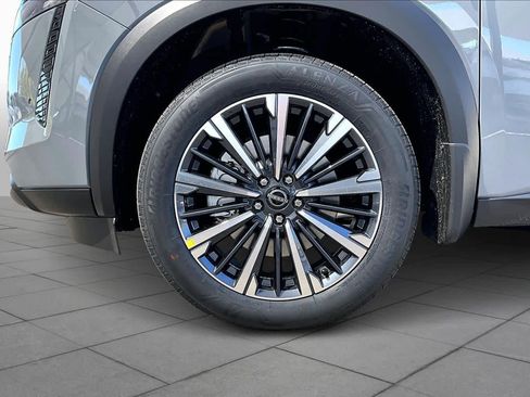 New 2026 Nissan Pathfinder Platinum FWD image 9