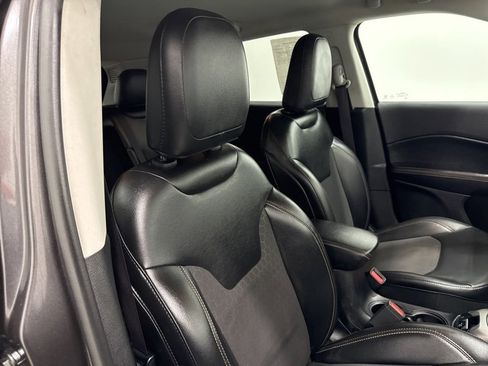 Certified 2019 Jeep Compass Latitude image 13