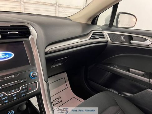 Used 2020 Ford Fusion SE AWD/4WD image 37