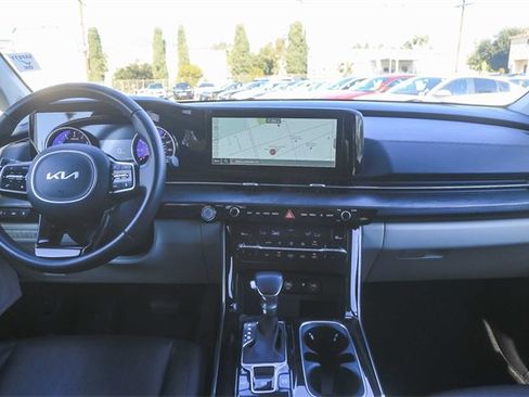 Certified 2024 Kia Carnival EX image 12