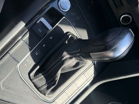 Used 2021 Volkswagen Tiguan SE w/ Panoramic Sunroof Package image 25