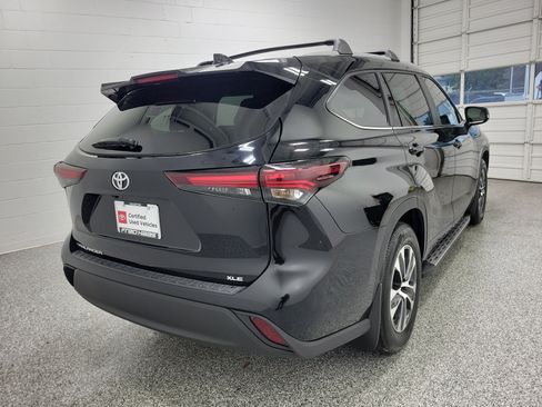 Certified 2024 Toyota Highlander XLE FWD image 6
