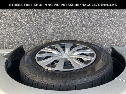 Used 2018 Toyota Camry LE image 12