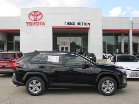 Used 2025 Toyota RAV4 LE AWD/4WD image 17