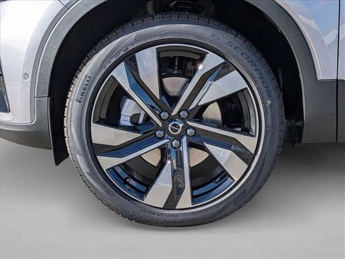 New 2026 Volvo XC40 B5 Ultra w/ Climate Package AWD/4WD image 11